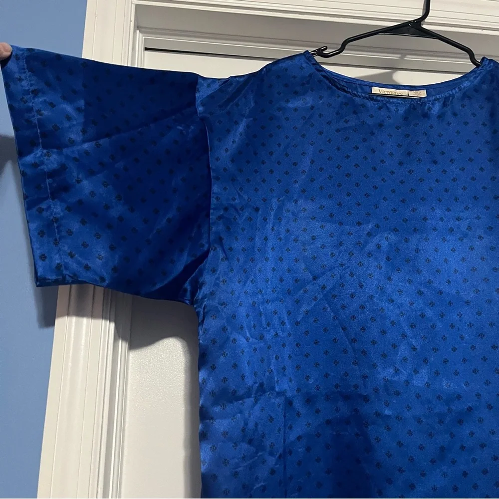 Vintage Victoria’s Secret gold label large blue patterned night shirt pajama top